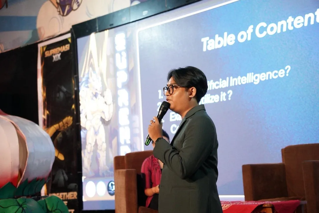 Gusdhar speaking about artificial intelligence